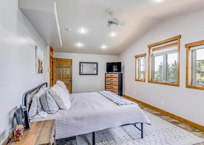Spacious Home: Patio, Grill & Mountain Views Vakantiehuis Afton