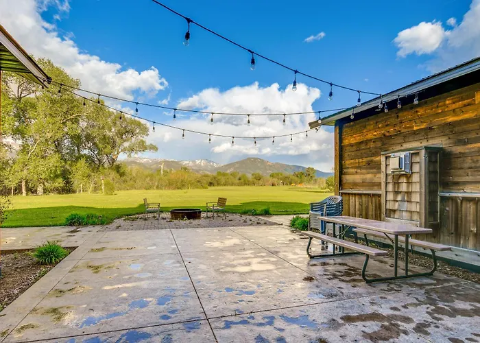 Spacious Home: Patio, Grill & Mountain Views *