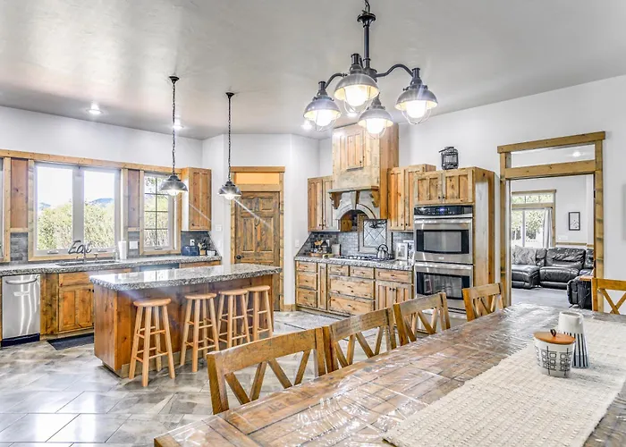 Spacious Home: Patio, Grill & Mountain Views * Afton