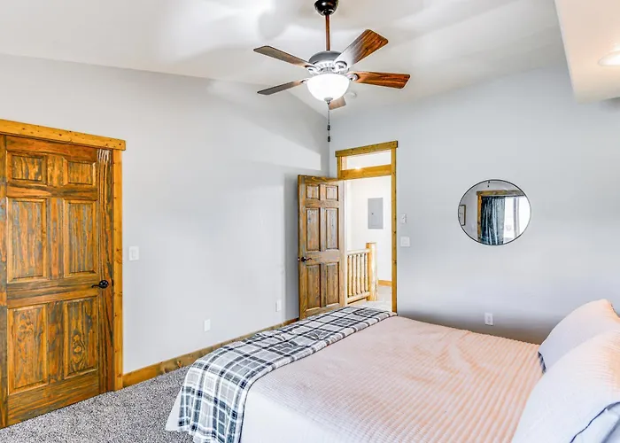 Spacious Home: Patio, Grill & Mountain Views Vakantiehuis Afton