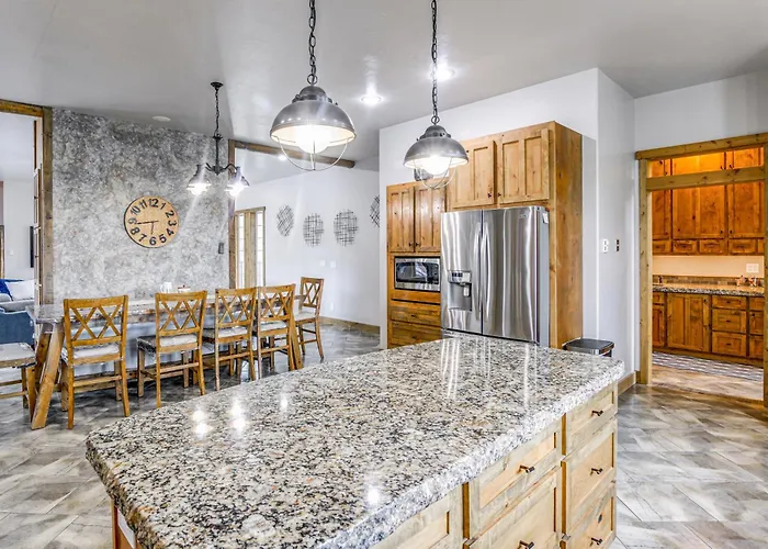 Spacious Home: Patio, Grill & Mountain Views * Afton