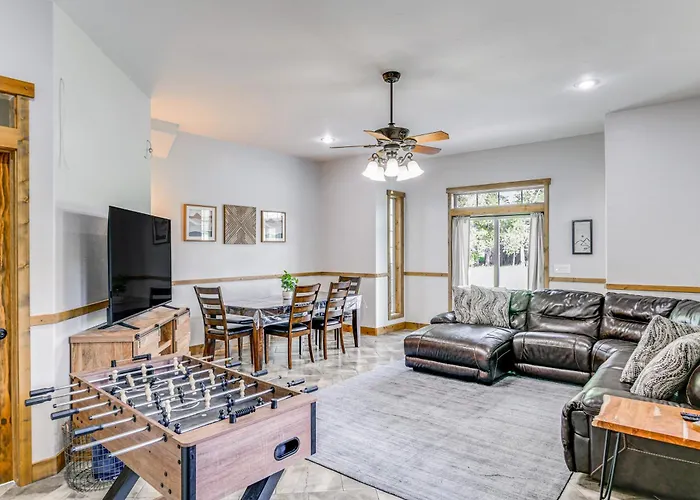 Vakantiehuis Spacious Home: Patio, Grill & Mountain Views *