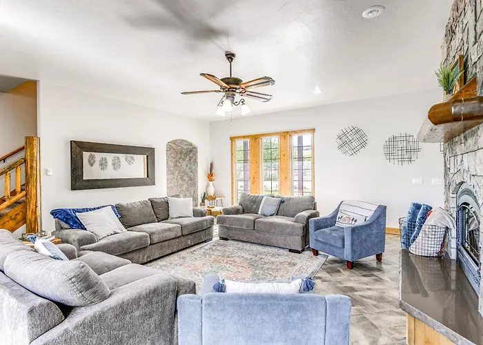 Spacious Home: Patio, Grill & Mountain Views * Afton