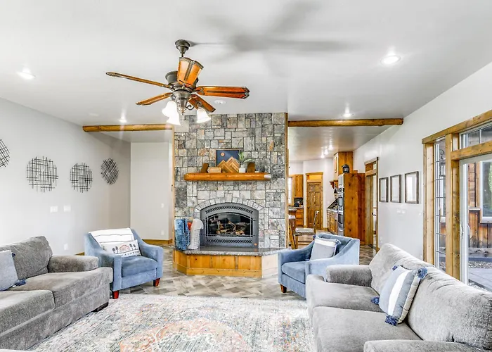 Vakantiehuis Spacious Home: Patio, Grill & Mountain Views *